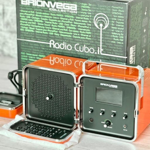 ラジカセ BRIONVEGA Radio Cubo TS525