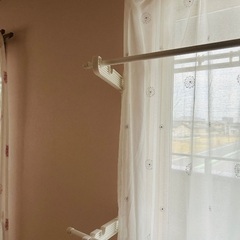 窓枠物干し 　室内干しの画像