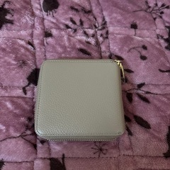 ファスナー二つ折り財布の画像