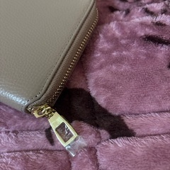 ファスナー二つ折り財布の画像