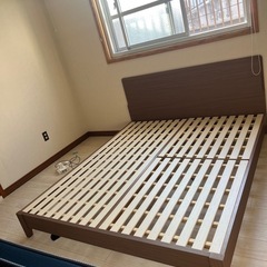 【無料】ニトリ 木製すのこベッドフレーム（クイーンサイズ）の画像