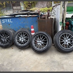 スタッドレスタイヤ4本 65R16 PCD
100の画像