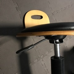 昇降式カウンターチェアの画像