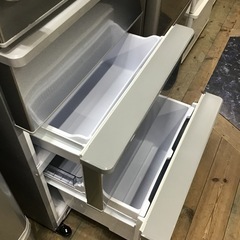 AQUA    4ドア冷蔵庫　2022年製　355L     自動製氷なし　中古品の画像