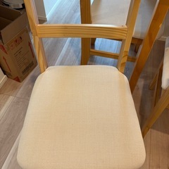 ダイニングテーブルの画像