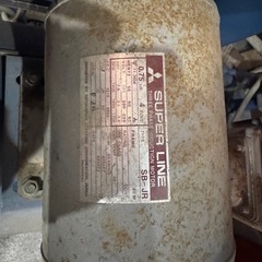 エアーコンプレッサーとサブタンクの画像