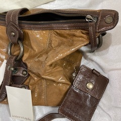 インタースティプル　エナメルバッグの画像