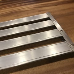 アルミ製　棚板　サイズ約幅600ミリx奥行き195ミリ　厚さ17ミリ中古美品　1枚の画像