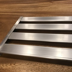 アルミ製　棚板　サイズ約幅600ミリx奥行き195ミリ　厚さ17ミリ中古美品　1枚の画像