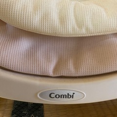 ベビーチェアー、ラックの画像