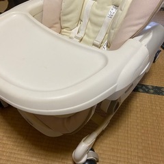 ベビーチェアー、ラックの画像