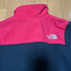 THE NORTH FACE フリースジャケット 140cm 赤黒の画像