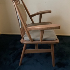 木製椅子の画像