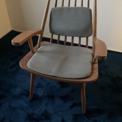 木製椅子の画像