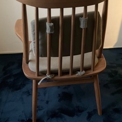 木製椅子の画像