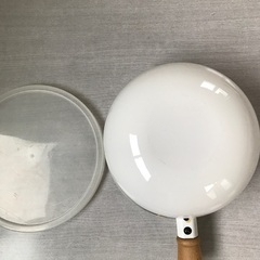 ホーロー鍋（蓋付き）の画像