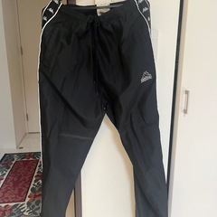 お話中　
Kappa カッパ ウインドブレーカー　トレーニングウエア　ブラック バックロゴの画像