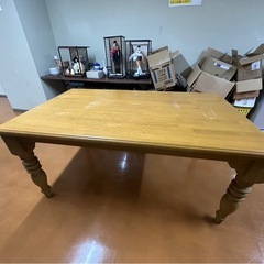 ダイニングテーブルの画像
