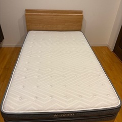 セミダブルベッド(ベッドフレーム、マットレス共)の画像