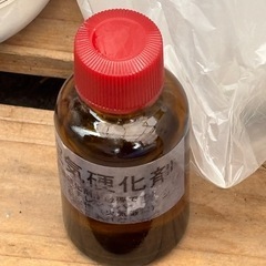 アセトン 硬化剤 ポリエステル樹脂 などの画像