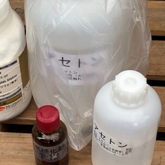 アセトン 硬化剤 ポリエステル樹脂 などの画像