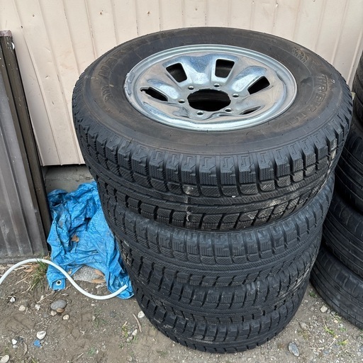 215/70R15スダットレスタイヤホイールセット
