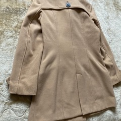 Chortie ベージュ ダブルブレストコート　Mサイズ表示　細身の方向けの画像