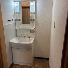 
化粧洗面台と鏡のセットの画像