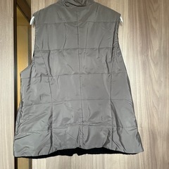 【クリーニング済・美品】ベスト　中綿入り　リバーシブルの画像