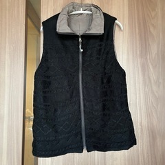 【クリーニング済・美品】ベスト　中綿入り　リバーシブルの画像