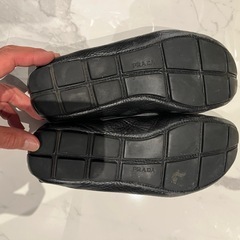 PRADAローファーの画像