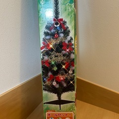 クリスマスツリー　電球　ライトの画像