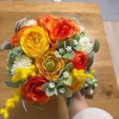 ウェディングブーケとウェディンググローブのセットの画像