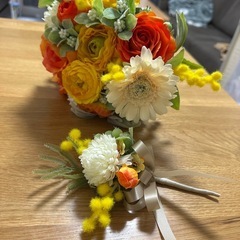 ウェディングブーケとウェディンググローブのセットの画像