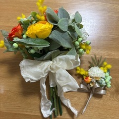 ウェディングブーケとウェディンググローブのセットの画像