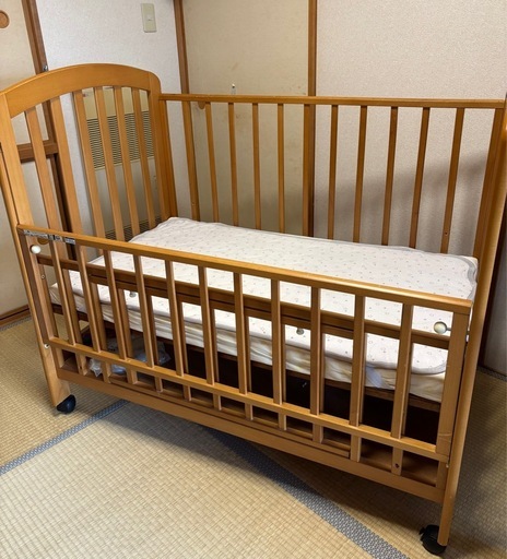カトージベビーベッド (まき) 琴似のベビー用品《ベビーベッド、家具