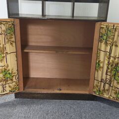 △ ガラス扉飾り棚 本棚 収納棚 キャビネット 昭和レトロ アンティーク 木製 全体的にキズありの画像