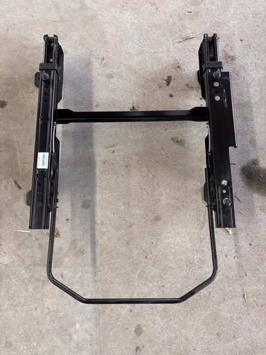 レカロシートレール　アウディA1