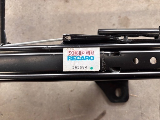 レカロシートレール　アウディA1