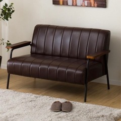 ダークブラウン ストライプデザインソファの画像