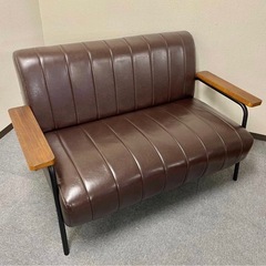 ダークブラウン ストライプデザインソファの画像