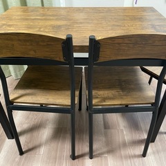 ダイニングテーブルの画像