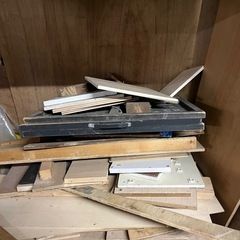 【お譲りします】木材　大きいのから小さいのまで　全て持っていっていただける方いかがでしょうか！の画像