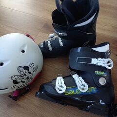 スキー板 ビンディング ブーツ ストック ヘルメットセット 子供用  の画像