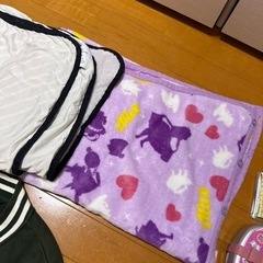 子供用品　服　おもちゃの画像