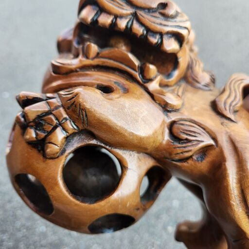 木彫り 玉獅子 唐獅子 ペア 木工 工芸品 狛犬 オブジェ 置物 (どむどむ