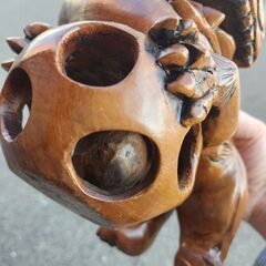木彫り 玉獅子 唐獅子 ペア 木工 工芸品 狛犬 オブジェ 置物の画像