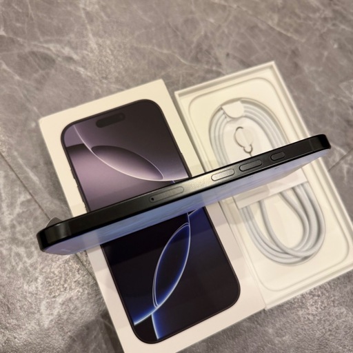 美品　iPhone 16 Pro 256GB ブラックチタニウム