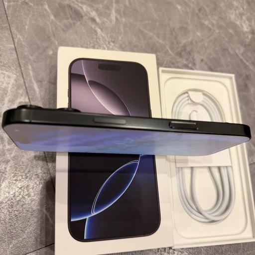 美品　iPhone 16 Pro 256GB ブラックチタニウム