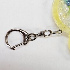 【ハンドメイド】レジン キーホルダー ビーズ＆クローバー入り 障害者支援 手作り 一点物の画像